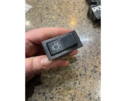 FREIGHTLINER FL70 Switch