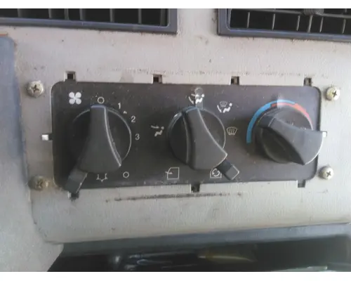 FREIGHTLINER FL70 TEMPERATURE CONTROL
