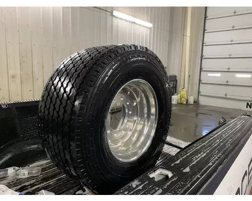 FREIGHTLINER FL70 Tire and Rim