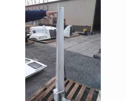 FREIGHTLINER FL80 1991-2005 DOOR ASSEMBLY, FRONT
