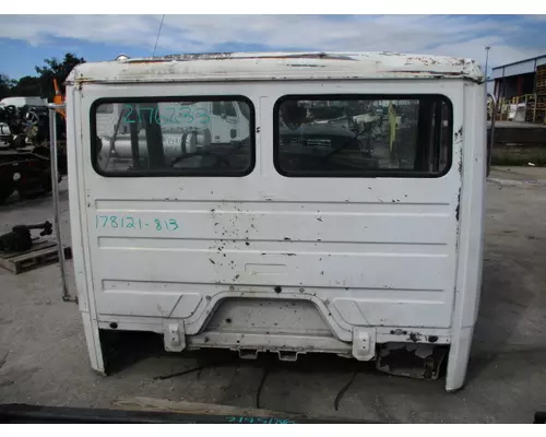 FREIGHTLINER FL80 CAB