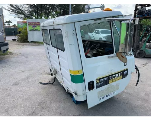 FREIGHTLINER FL80 Cab