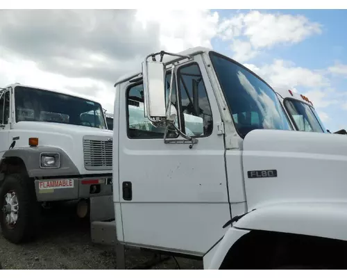 FREIGHTLINER FL80 Cab