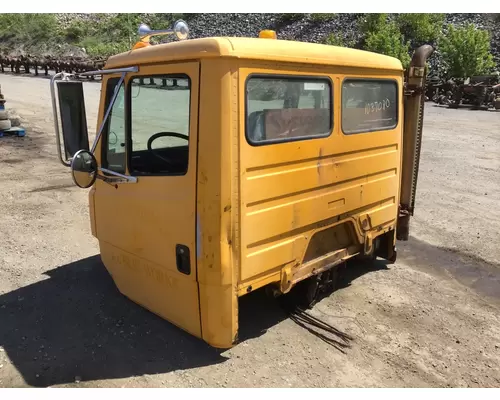 FREIGHTLINER FL80 Cab