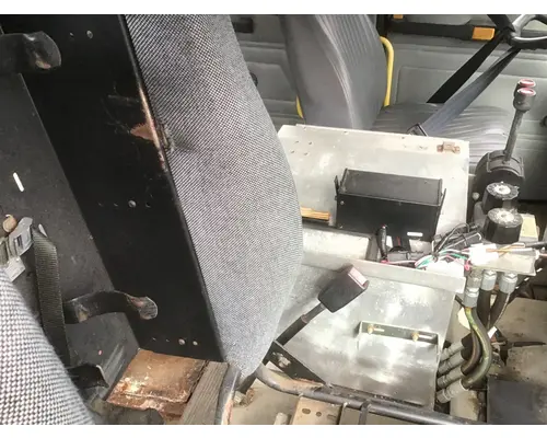 FREIGHTLINER FL80 Cab