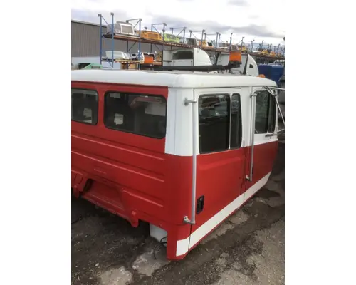 FREIGHTLINER FL80 Cab