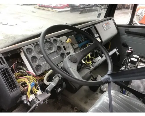 FREIGHTLINER FL80 Cab