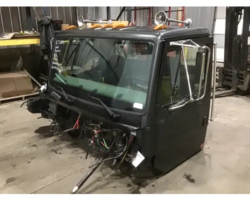 FREIGHTLINER FL80 Cab