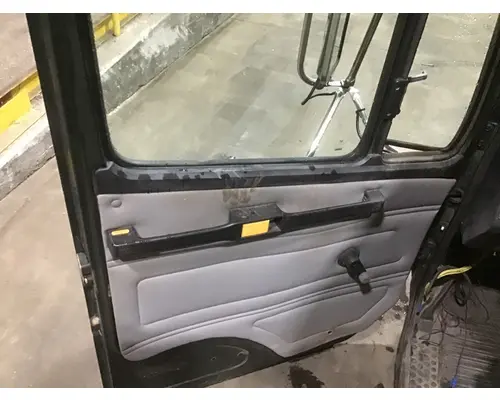 FREIGHTLINER FL80 Cab