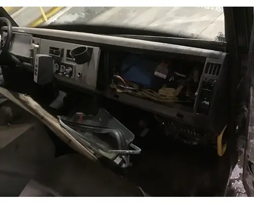 FREIGHTLINER FL80 Cab