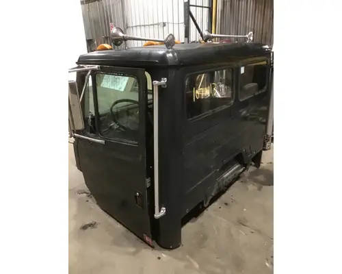 FREIGHTLINER FL80 Cab