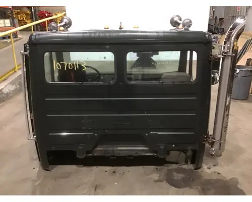 FREIGHTLINER FL80 Cab