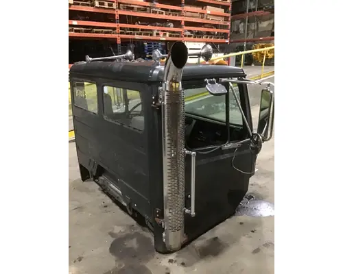 FREIGHTLINER FL80 Cab