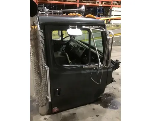 FREIGHTLINER FL80 Cab