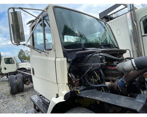 FREIGHTLINER FL80 Cab