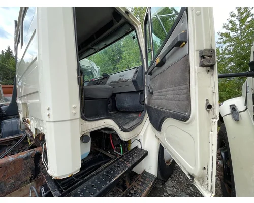 FREIGHTLINER FL80 Cab