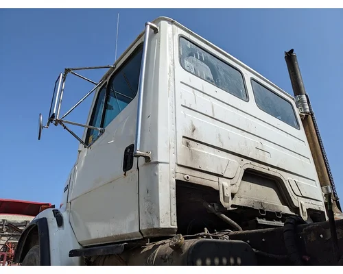 FREIGHTLINER FL80 Complete Vehicle