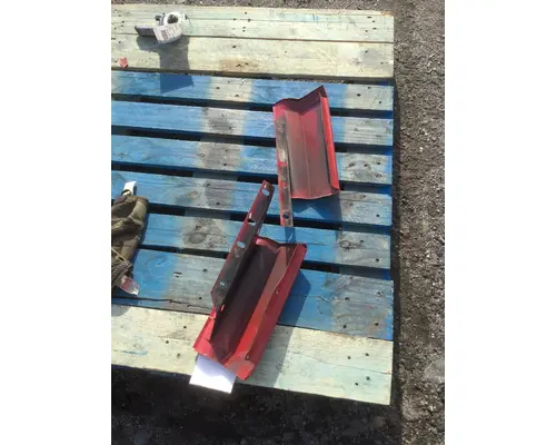 FREIGHTLINER FL80 Cowl