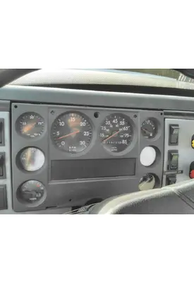 FREIGHTLINER FL80 GAUGE CLUSTER
