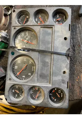 FREIGHTLINER FL80 Instrument Cluster