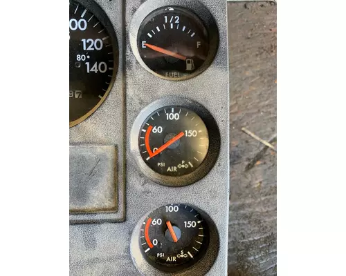 FREIGHTLINER FL80 Instrument Cluster