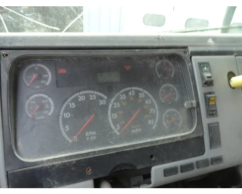 FREIGHTLINER FL80 Instrument Cluster