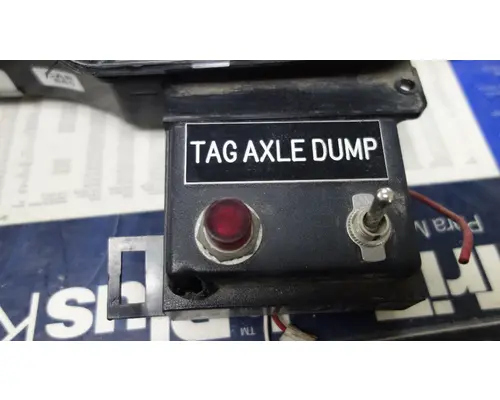 FREIGHTLINER FL80 Instrument Cluster