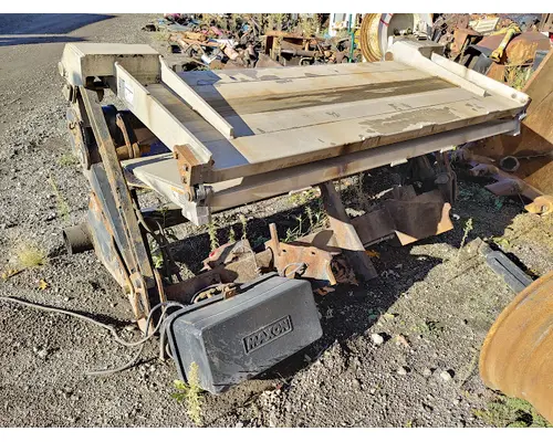 FREIGHTLINER FL80 LiftgateTailgates