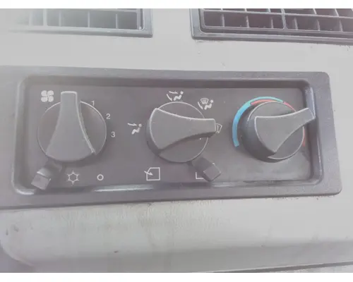 FREIGHTLINER FL80 TEMPERATURE CONTROL