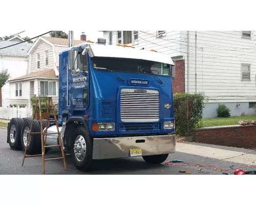 FREIGHTLINER FLB CAB CLIP