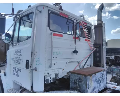 FREIGHTLINER FLC112 CAB