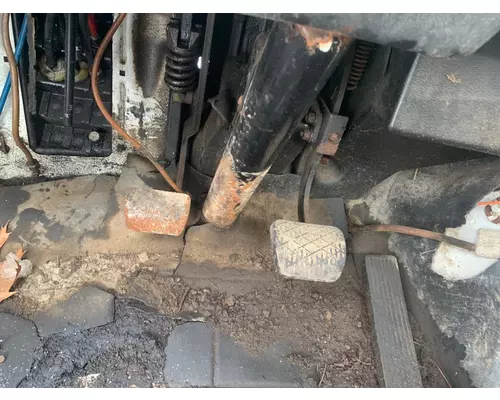 FREIGHTLINER FLC112 Cab Mount