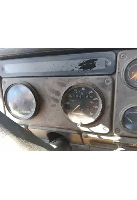 FREIGHTLINER FLC112 GAUGE CLUSTER