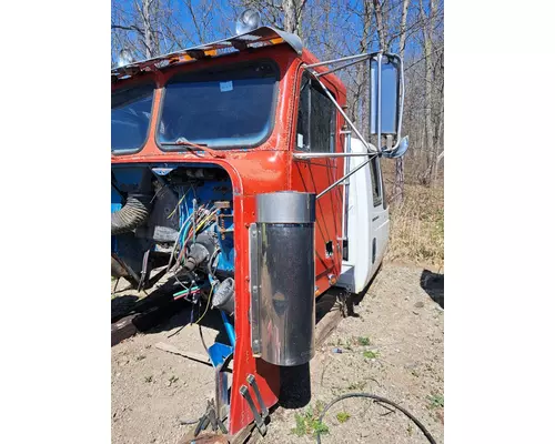 FREIGHTLINER FLC Cab