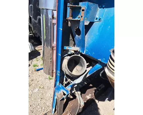 FREIGHTLINER FLC Cab