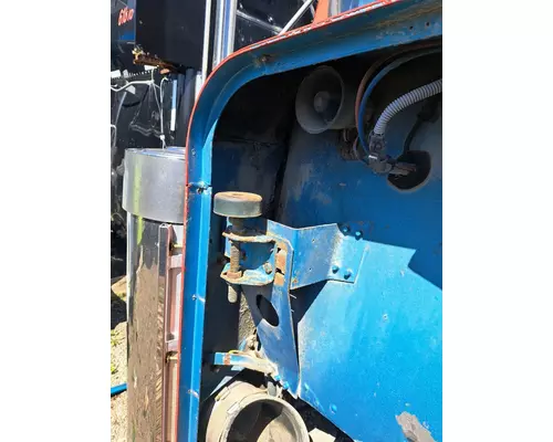 FREIGHTLINER FLC Cab