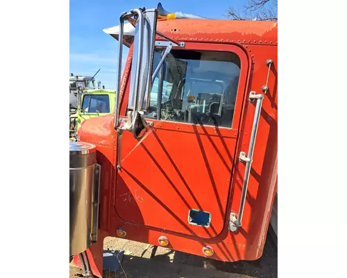 FREIGHTLINER FLC Cab