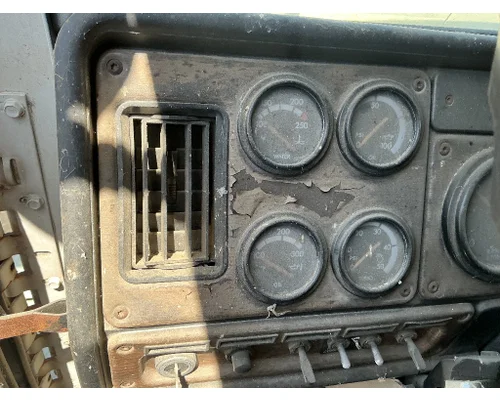 FREIGHTLINER FLC Instrument Cluster