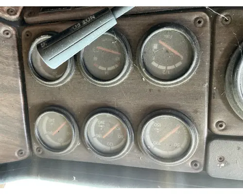 FREIGHTLINER FLC Instrument Cluster
