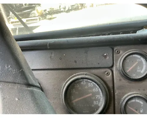 FREIGHTLINER FLC Instrument Cluster