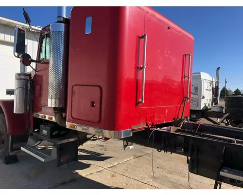 FREIGHTLINER FLC Sleeper