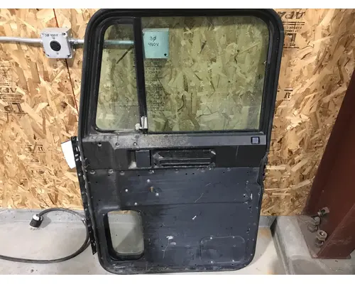 FREIGHTLINER FLD 120 DOOR-FRONT