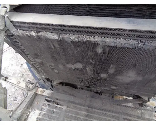 FREIGHTLINER FLD_40606 AC Condenser