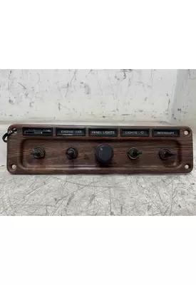 FREIGHTLINER FLD SD Dash / Console Switch