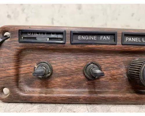FREIGHTLINER FLD SD Dash  Console Switch