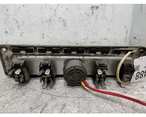 FREIGHTLINER FLD SD Dash  Console Switch