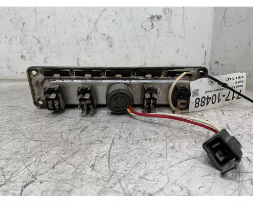 FREIGHTLINER FLD SD Dash  Console Switch