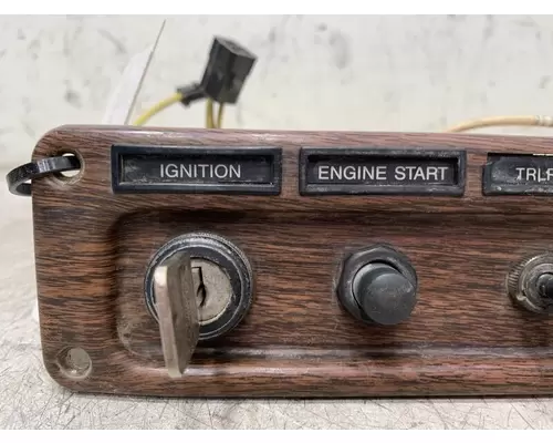 FREIGHTLINER FLD SD Dash  Console Switch