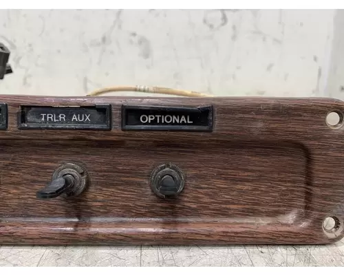 FREIGHTLINER FLD SD Dash  Console Switch