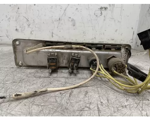 FREIGHTLINER FLD SD Dash  Console Switch